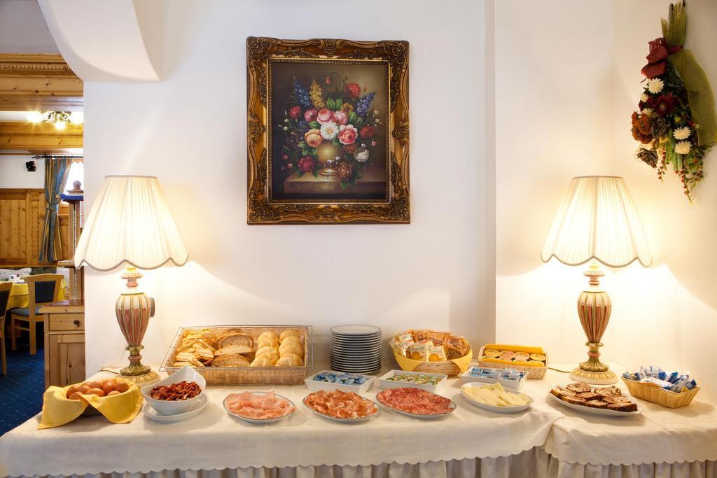 Hotel Garni Laura 阿拉巴 外观 照片