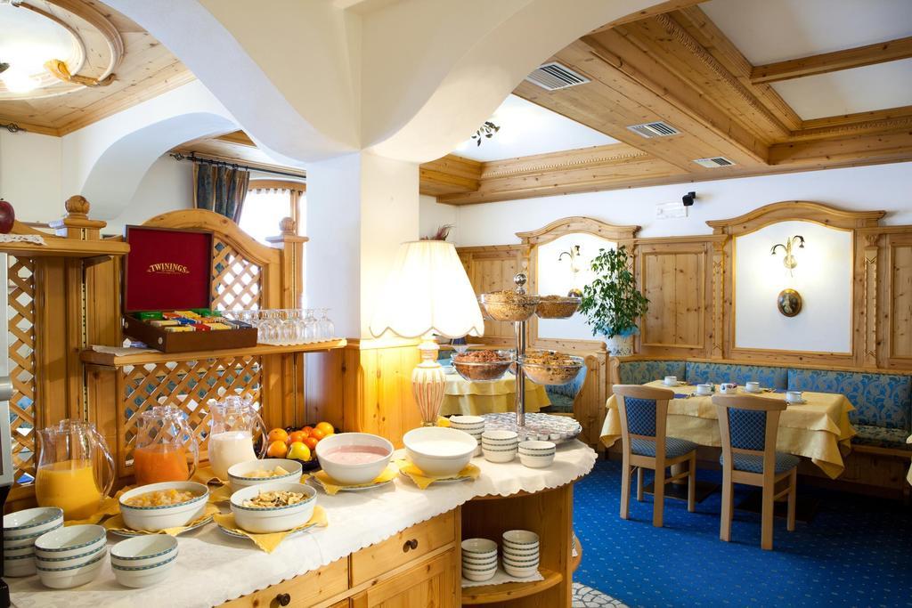 Hotel Garni Laura 阿拉巴 外观 照片
