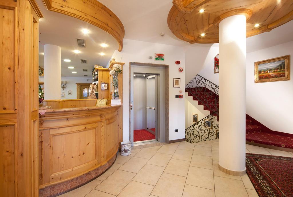 Hotel Garni Laura 阿拉巴 外观 照片