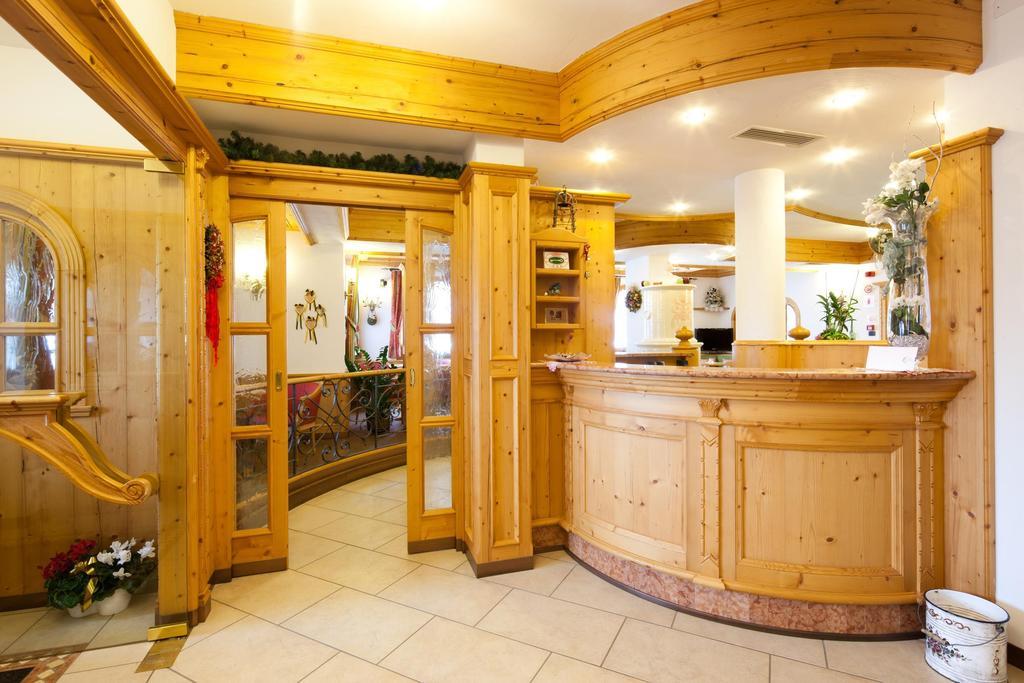 Hotel Garni Laura 阿拉巴 外观 照片