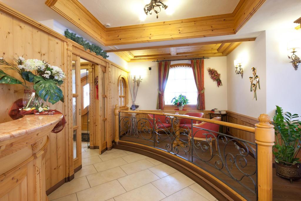 Hotel Garni Laura 阿拉巴 外观 照片
