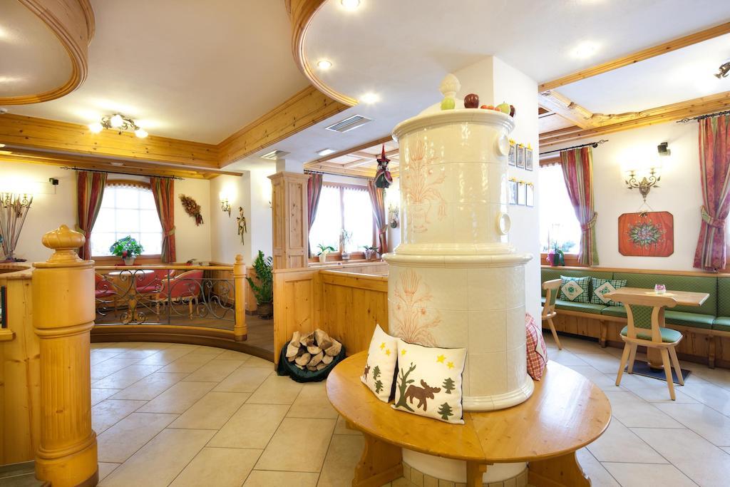 Hotel Garni Laura 阿拉巴 外观 照片