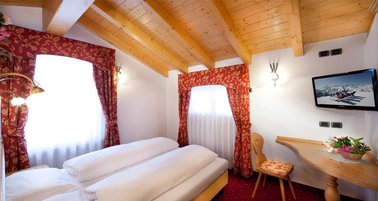 Hotel Garni Laura 阿拉巴 外观 照片